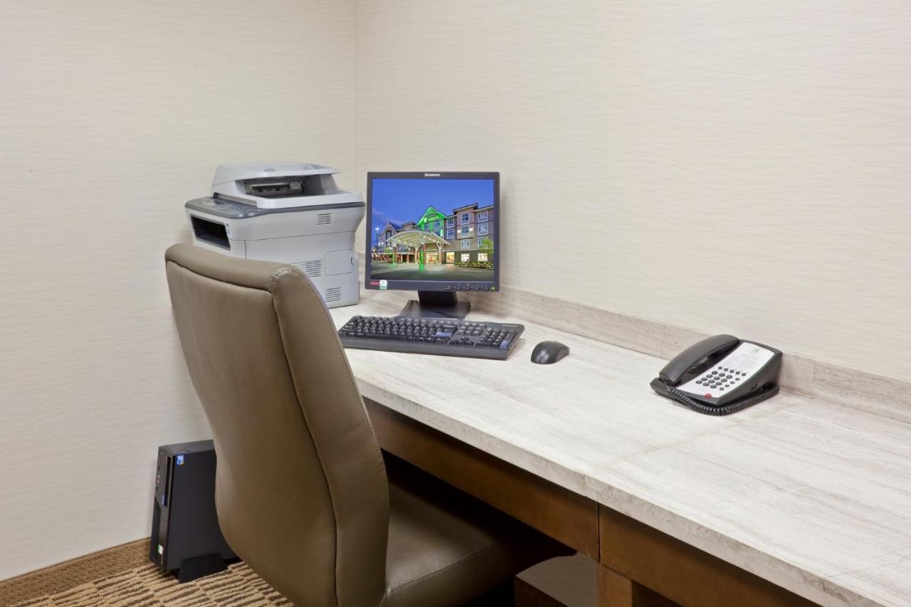 Holiday Inn Hotel & Suites Surrey East - Cloverdale By Ihg Экстерьер фото