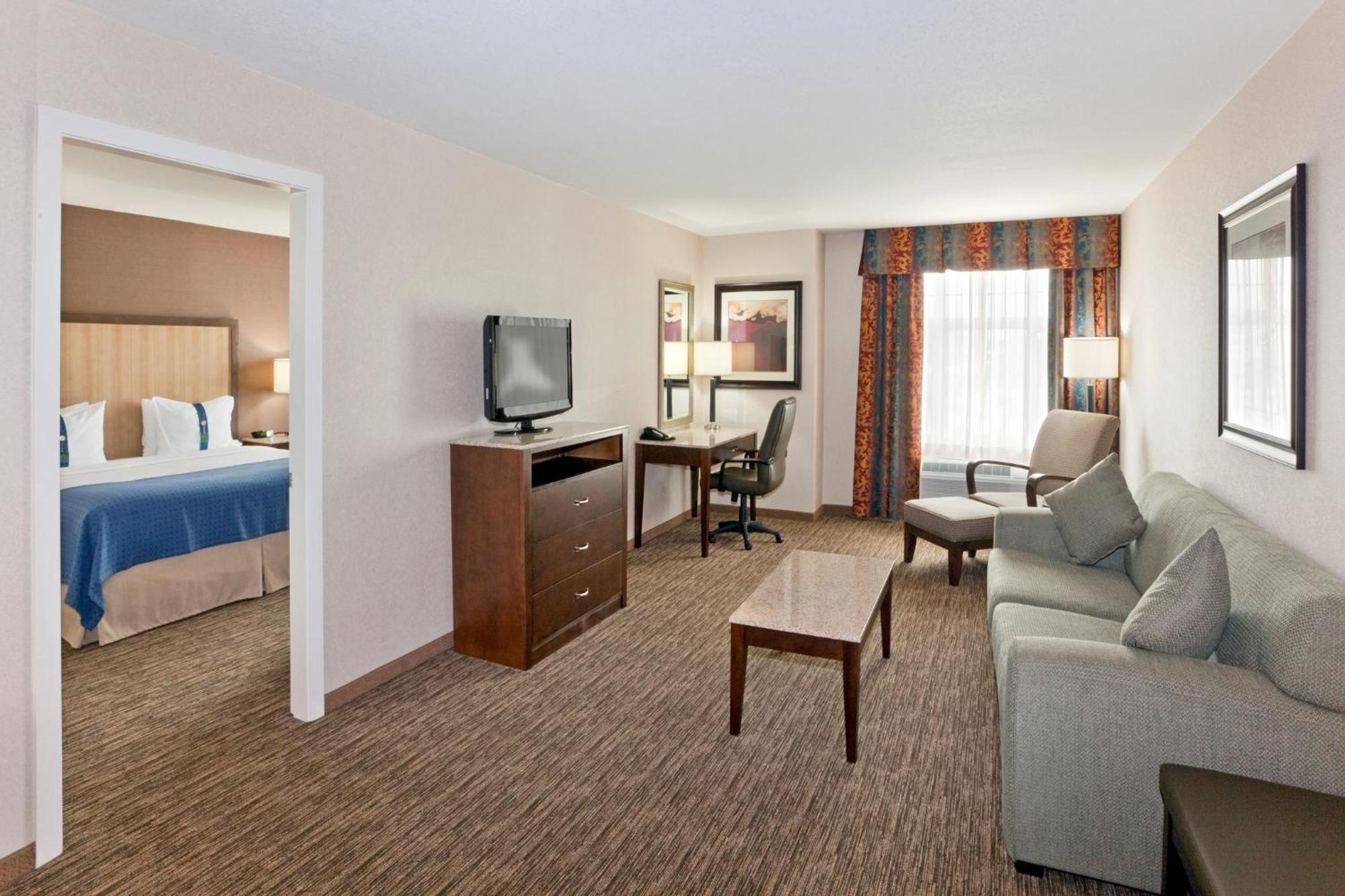 Holiday Inn Hotel & Suites Surrey East - Cloverdale By Ihg Экстерьер фото