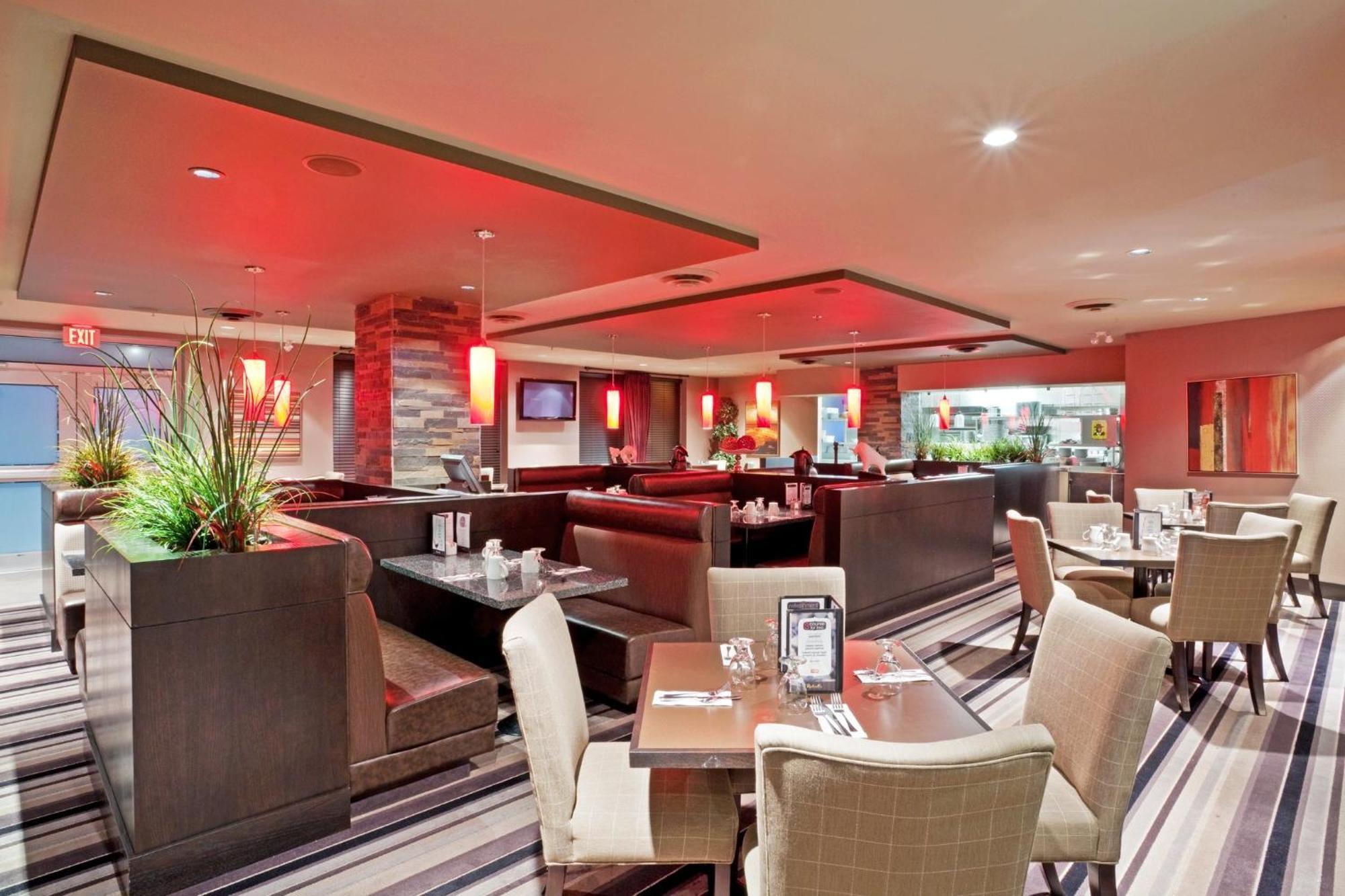 Holiday Inn Hotel & Suites Surrey East - Cloverdale By Ihg Экстерьер фото