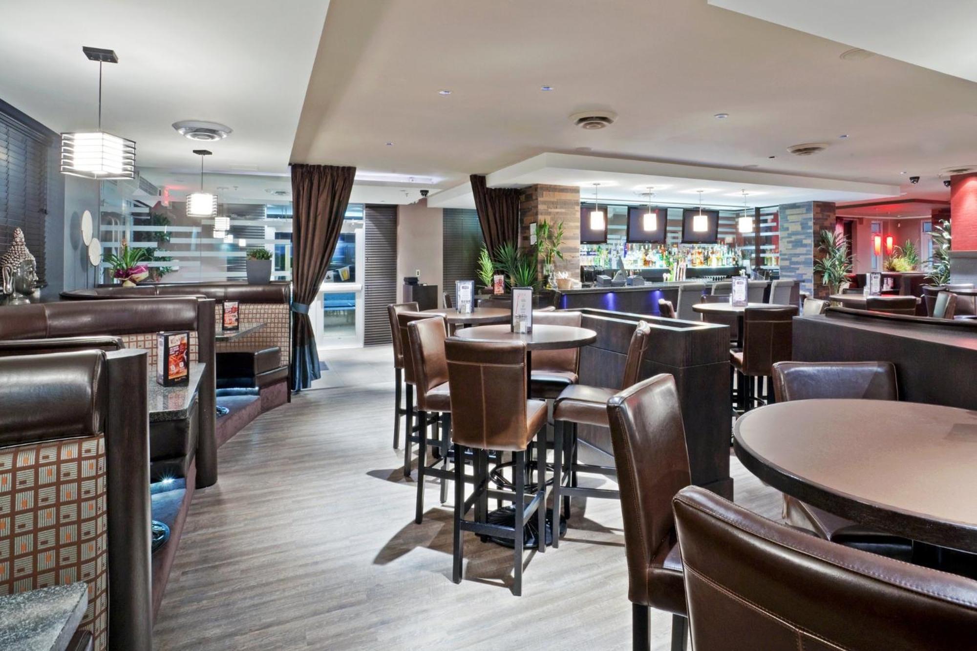 Holiday Inn Hotel & Suites Surrey East - Cloverdale By Ihg Экстерьер фото