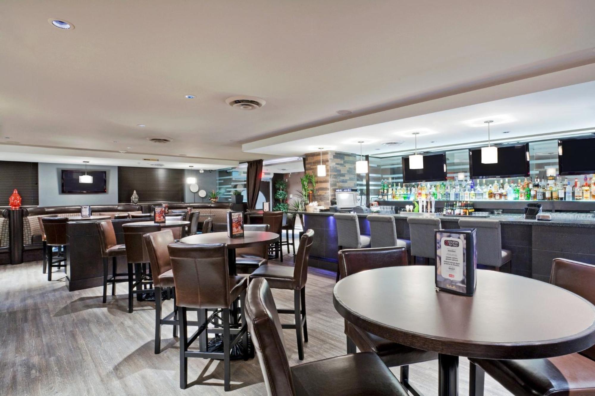 Holiday Inn Hotel & Suites Surrey East - Cloverdale By Ihg Экстерьер фото