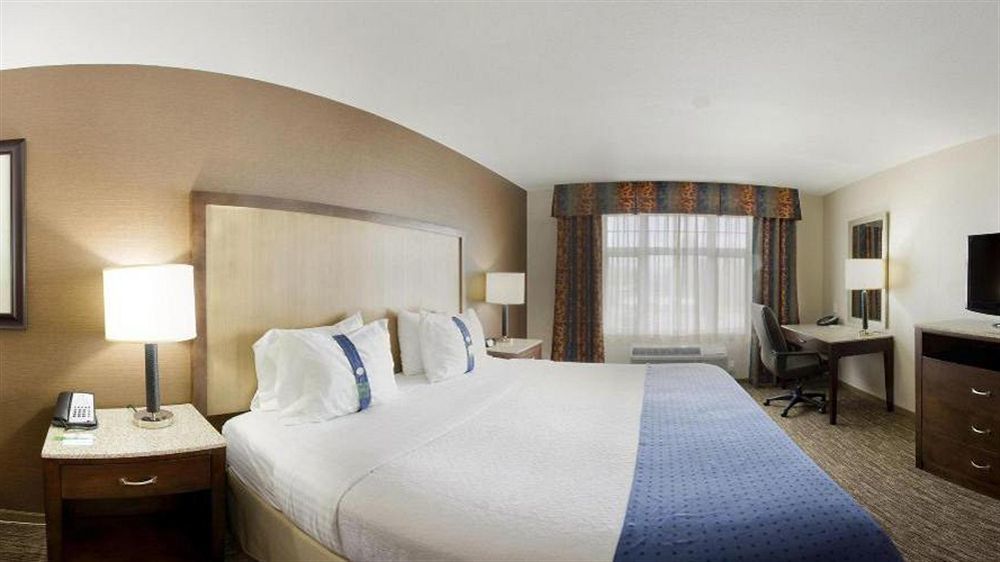 Holiday Inn Hotel & Suites Surrey East - Cloverdale By Ihg Экстерьер фото