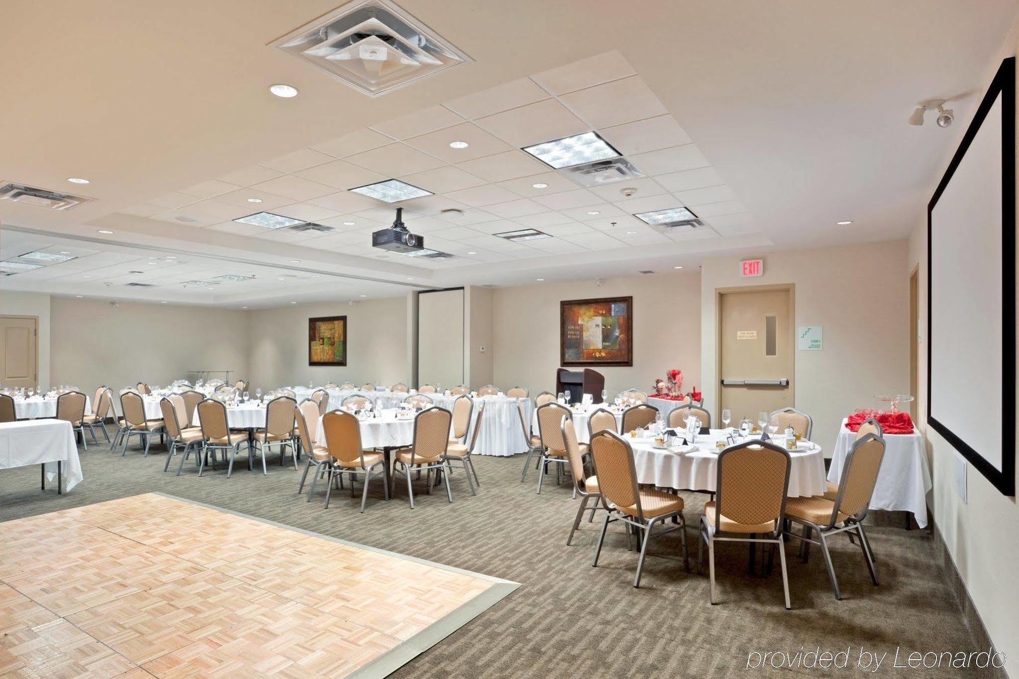 Holiday Inn Hotel & Suites Surrey East - Cloverdale By Ihg Экстерьер фото