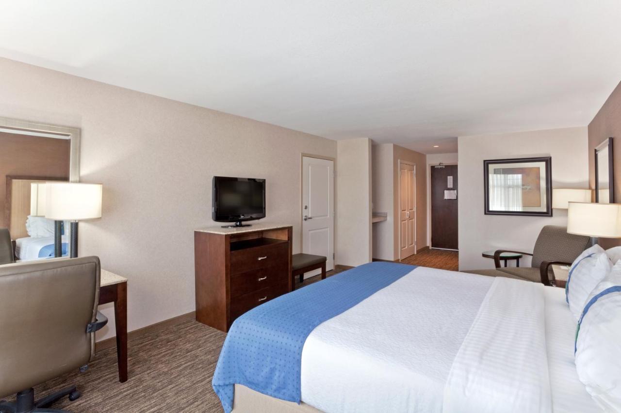 Holiday Inn Hotel & Suites Surrey East - Cloverdale By Ihg Экстерьер фото