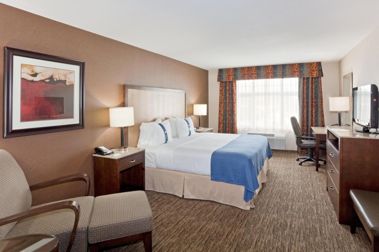 Holiday Inn Hotel & Suites Surrey East - Cloverdale By Ihg Экстерьер фото